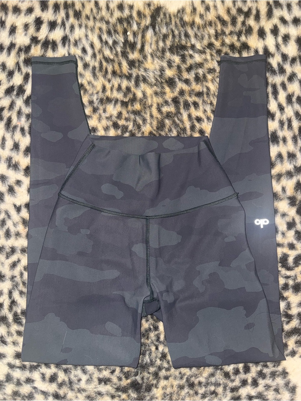 Alo yoga camo leggings